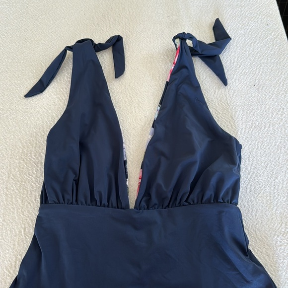 Maaji Women's Standard Plunge reversible swimsuit, Medium, $178 - Picture 10 of 13